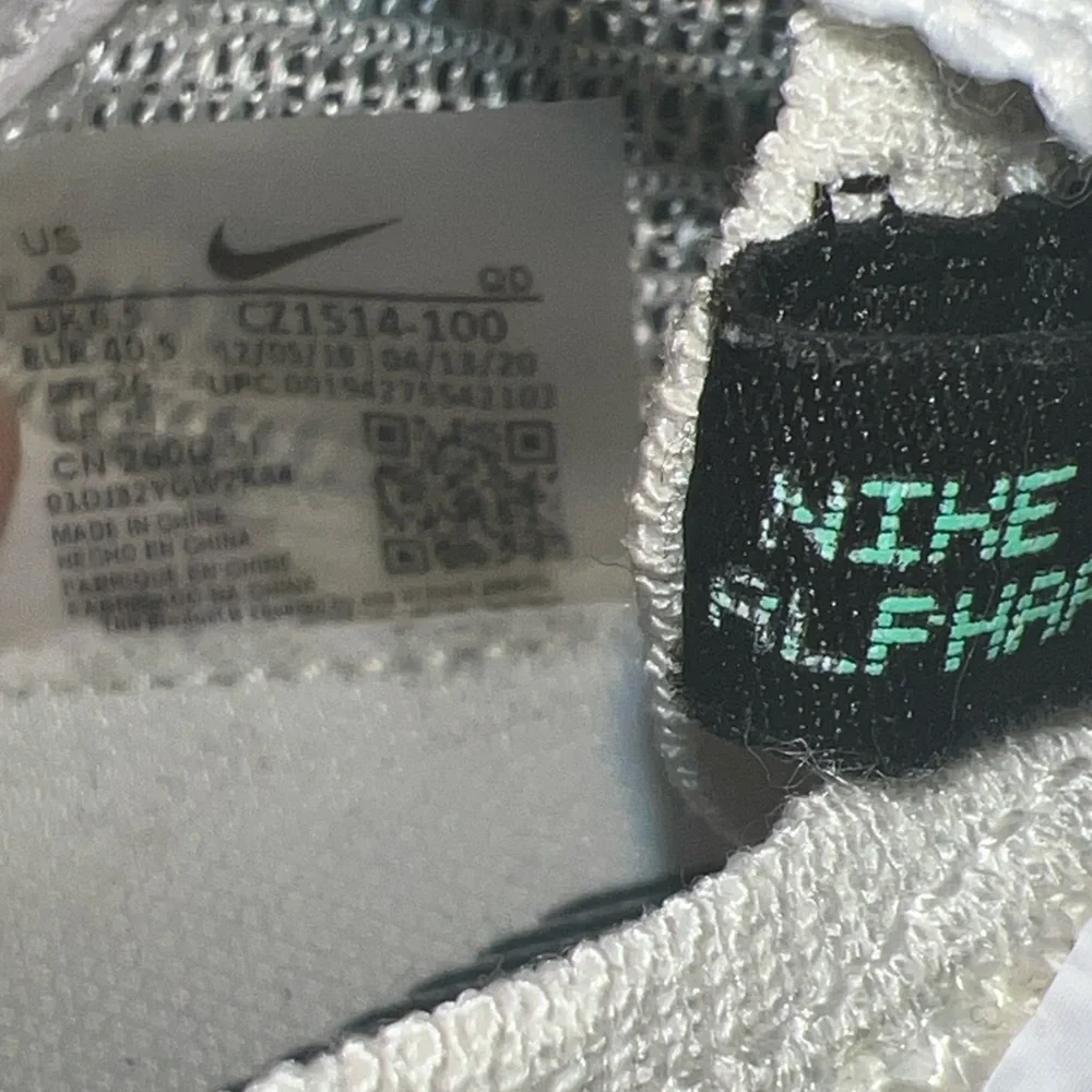 Nike White and Red Athletic Sneakers - Picture 5 of 6